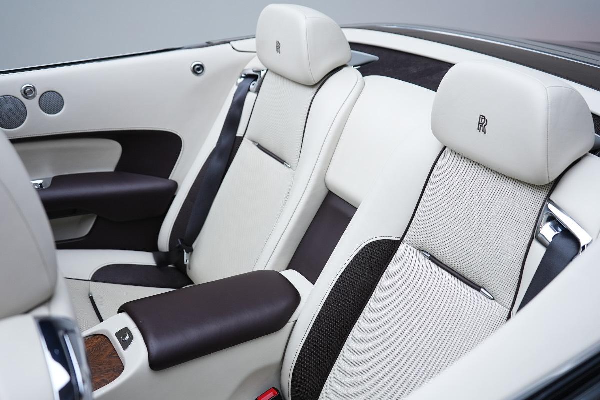 Rolls-Royce Dawn photo 9