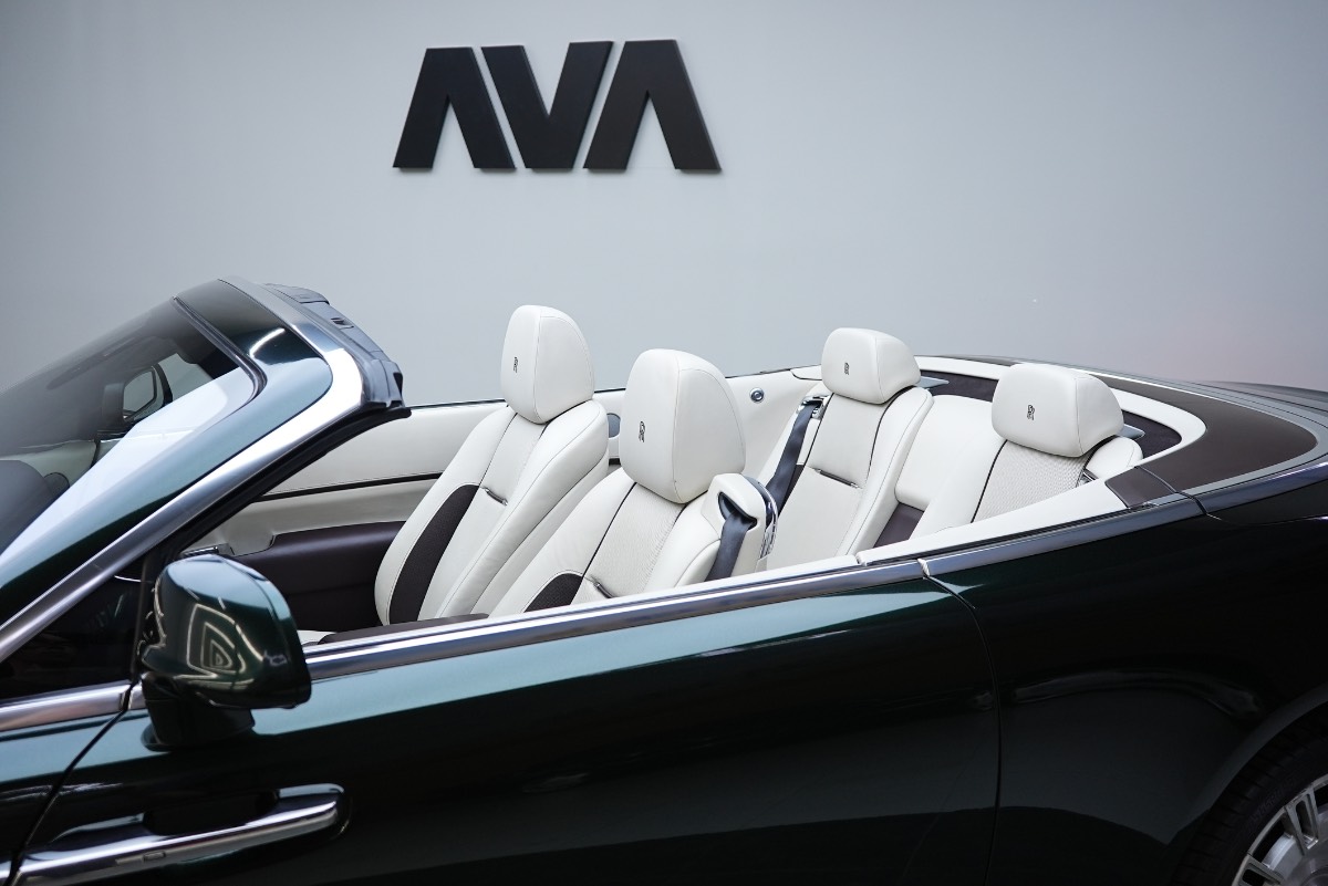Rolls-Royce Dawn photo 10