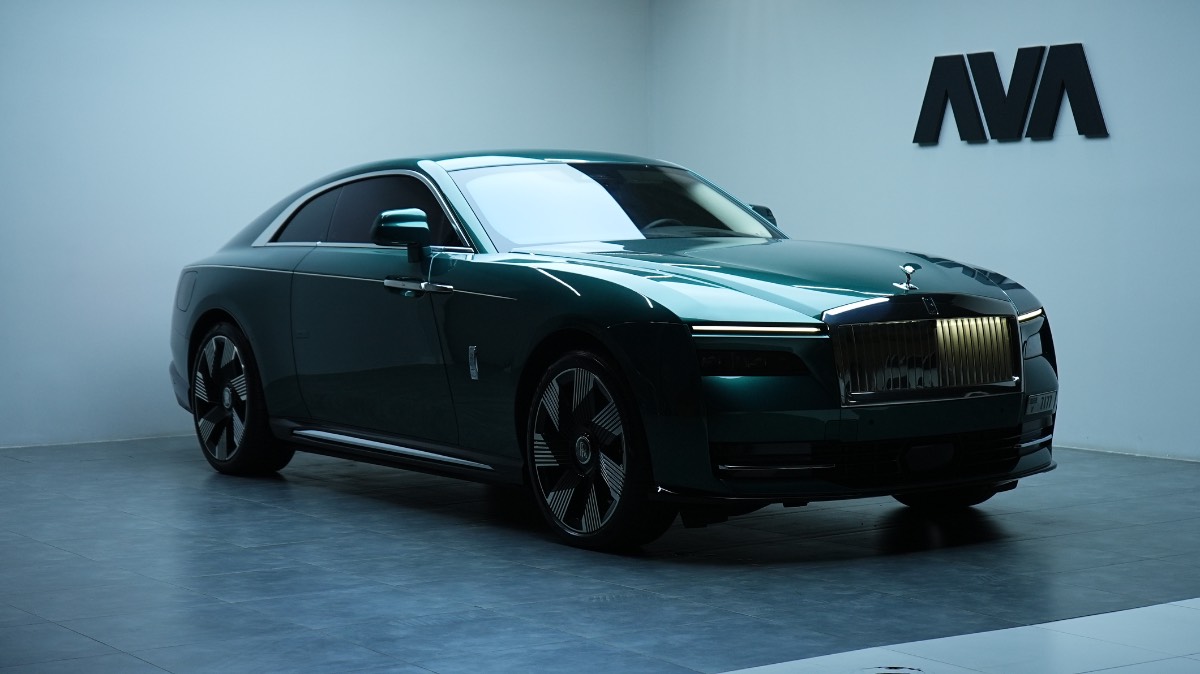 Rolls-Royce Spectre photo 3