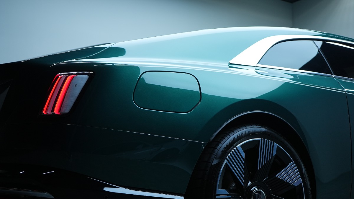 Rolls-Royce Spectre photo 4