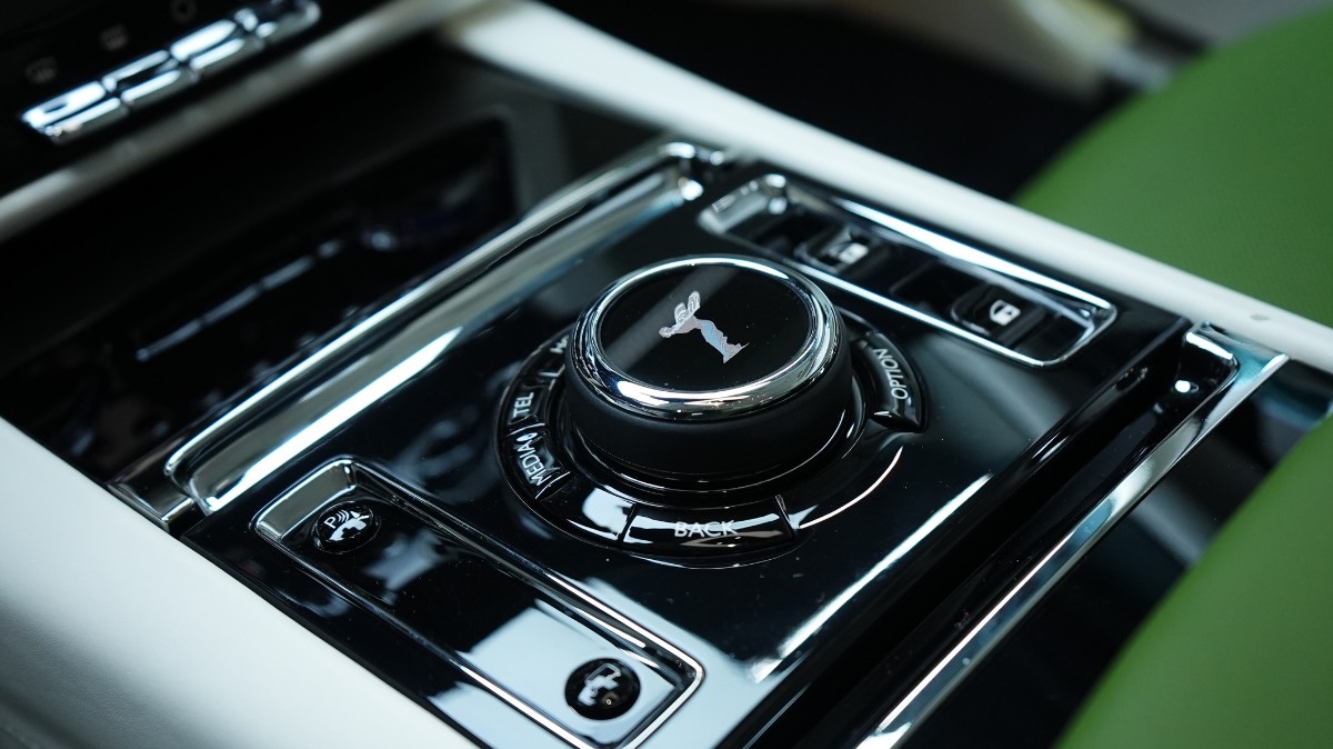 Rolls-Royce Spectre photo 8