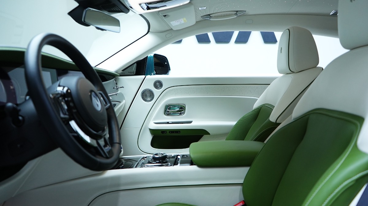 Rolls-Royce Spectre photo 9