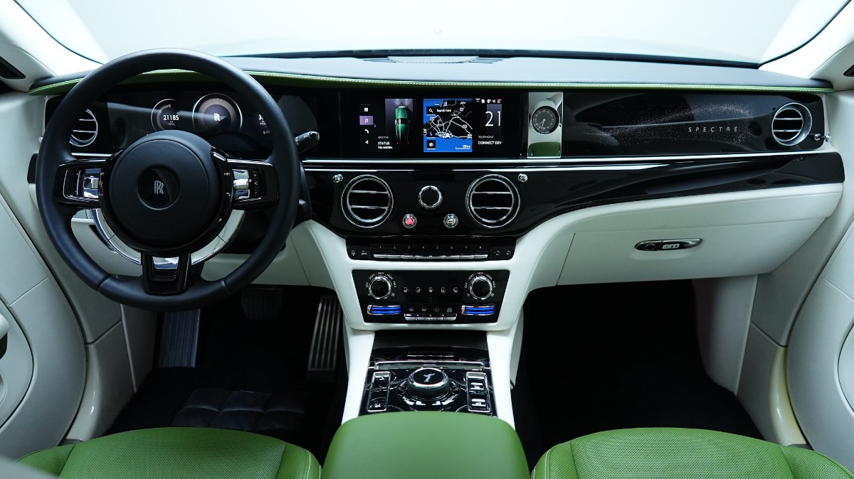 Rolls-Royce Spectre photo 11