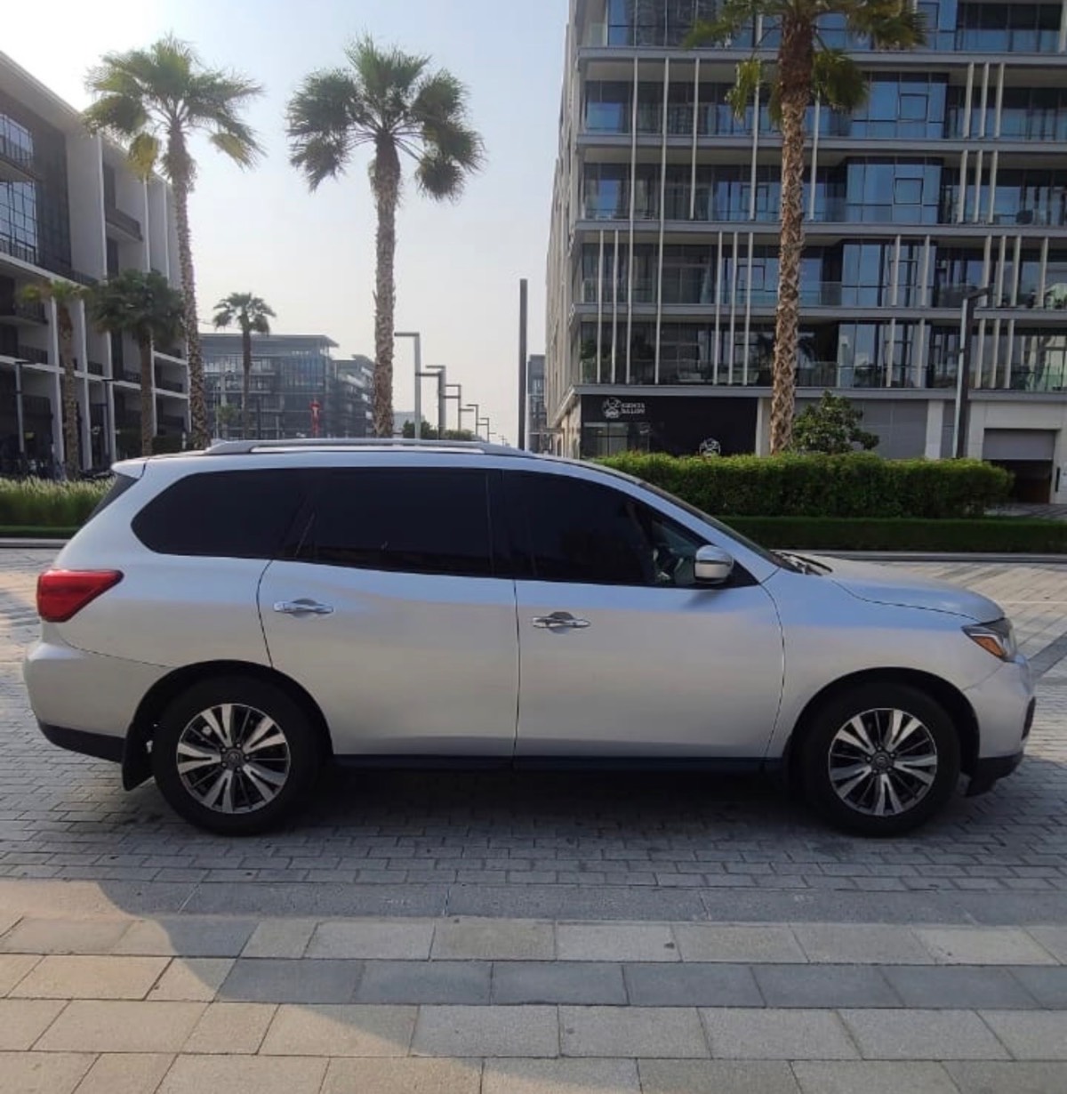 Nissan Pathfinder photo 2