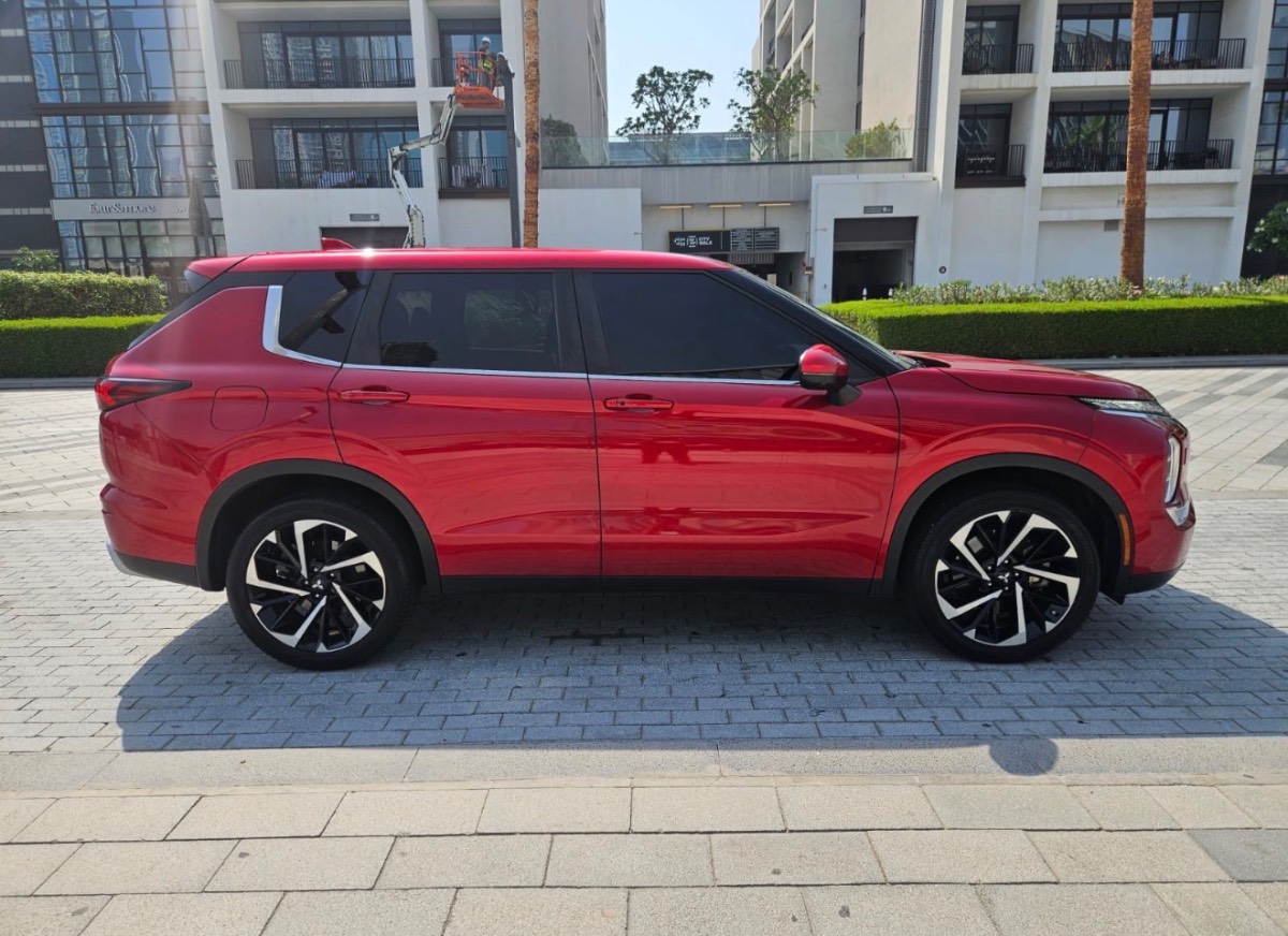Mitsubishi Outlander photo 2