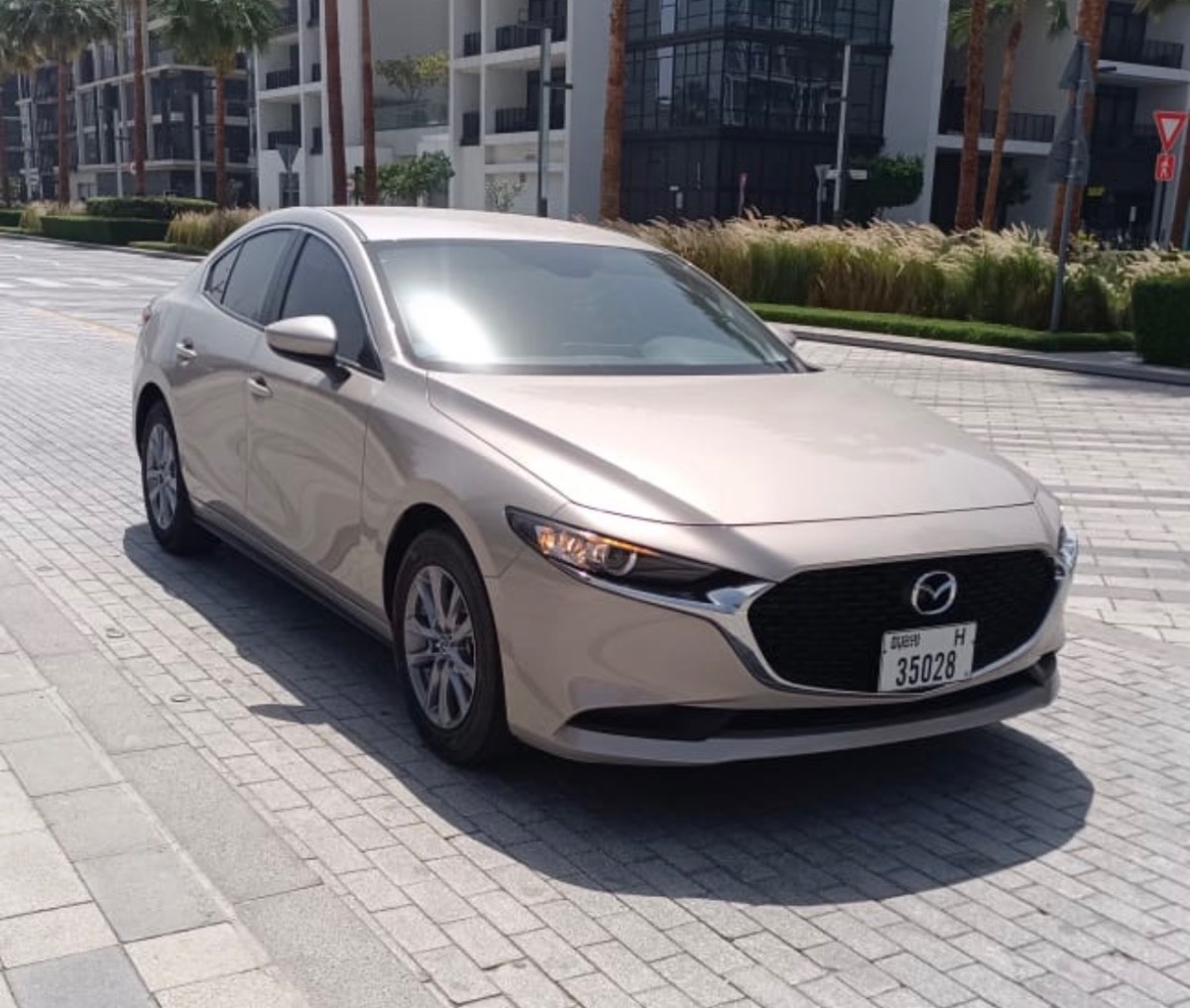 Mazda 3 photo 2
