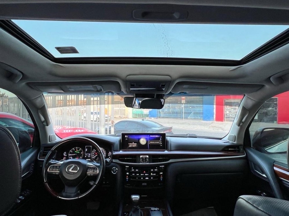 Lexus LX 2018 photo 2