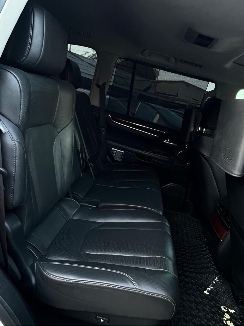 Lexus LX 2018 photo 8