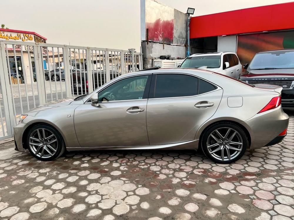 Lexus IS F 2016 photo 4