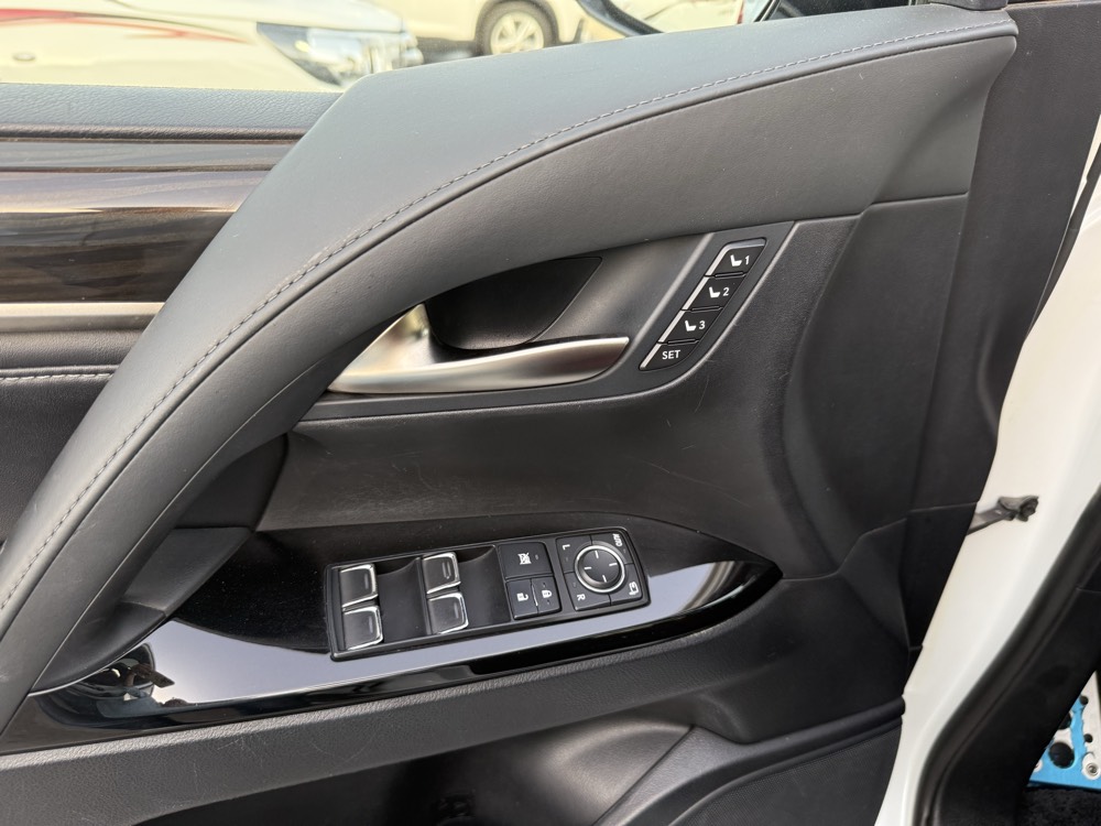 Lexus LX 2018 photo 10