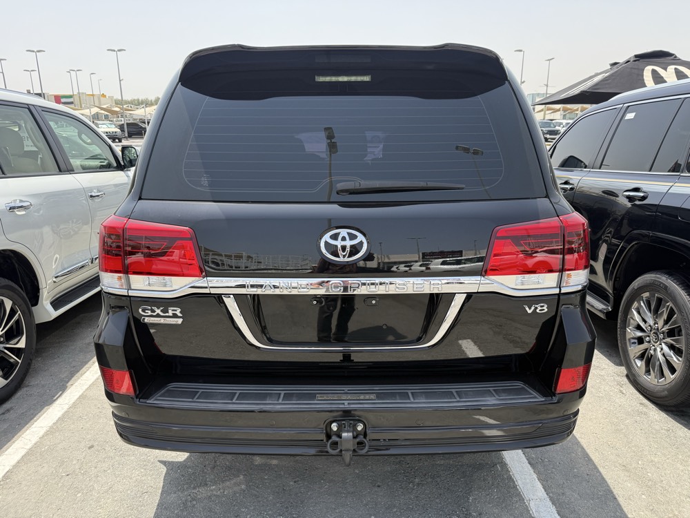 Toyota Land Cruiser GXR V8 2019 photo 2