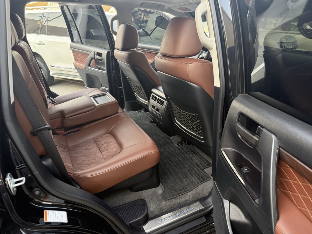 Toyota Land Cruiser GXR V8 2019 photo 5