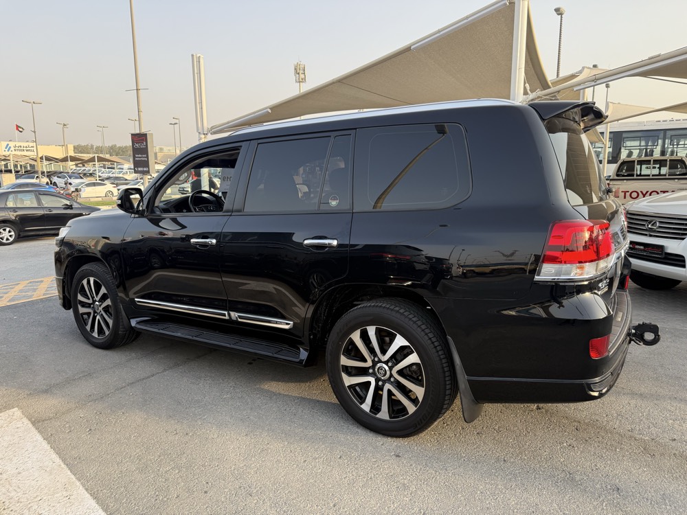 Toyota Land Cruiser GXR V8 2019 photo 6