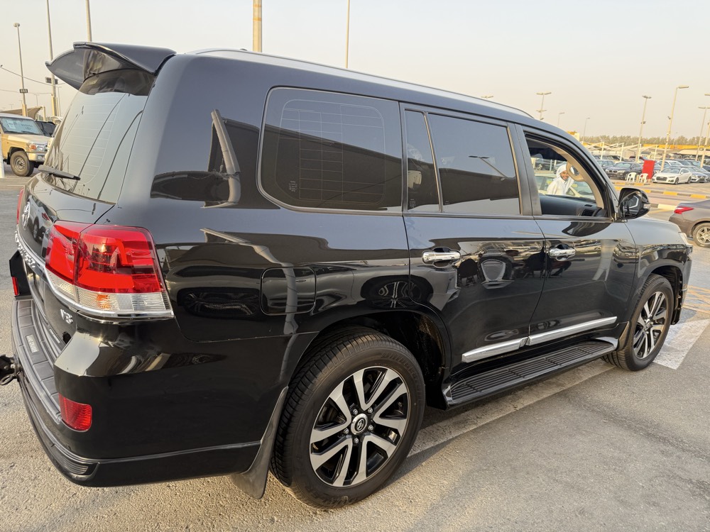 Toyota Land Cruiser GXR V8 2019 photo 7