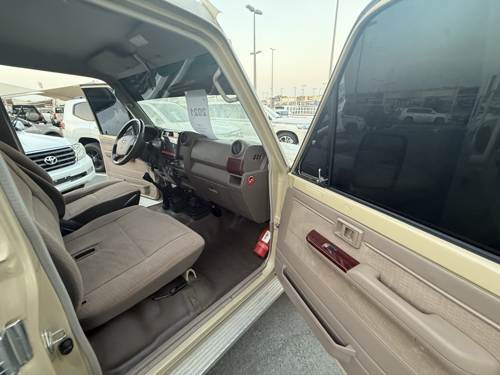 Toyota Land Cruiser V6 AWD  2021 photo 5