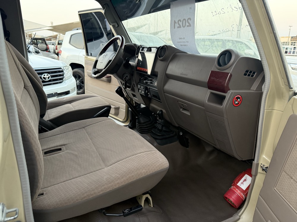 Toyota Land Cruiser V6 AWD  2021 photo 6