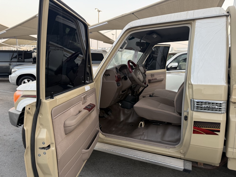 Toyota Land Cruiser V6 AWD  2021 photo 8