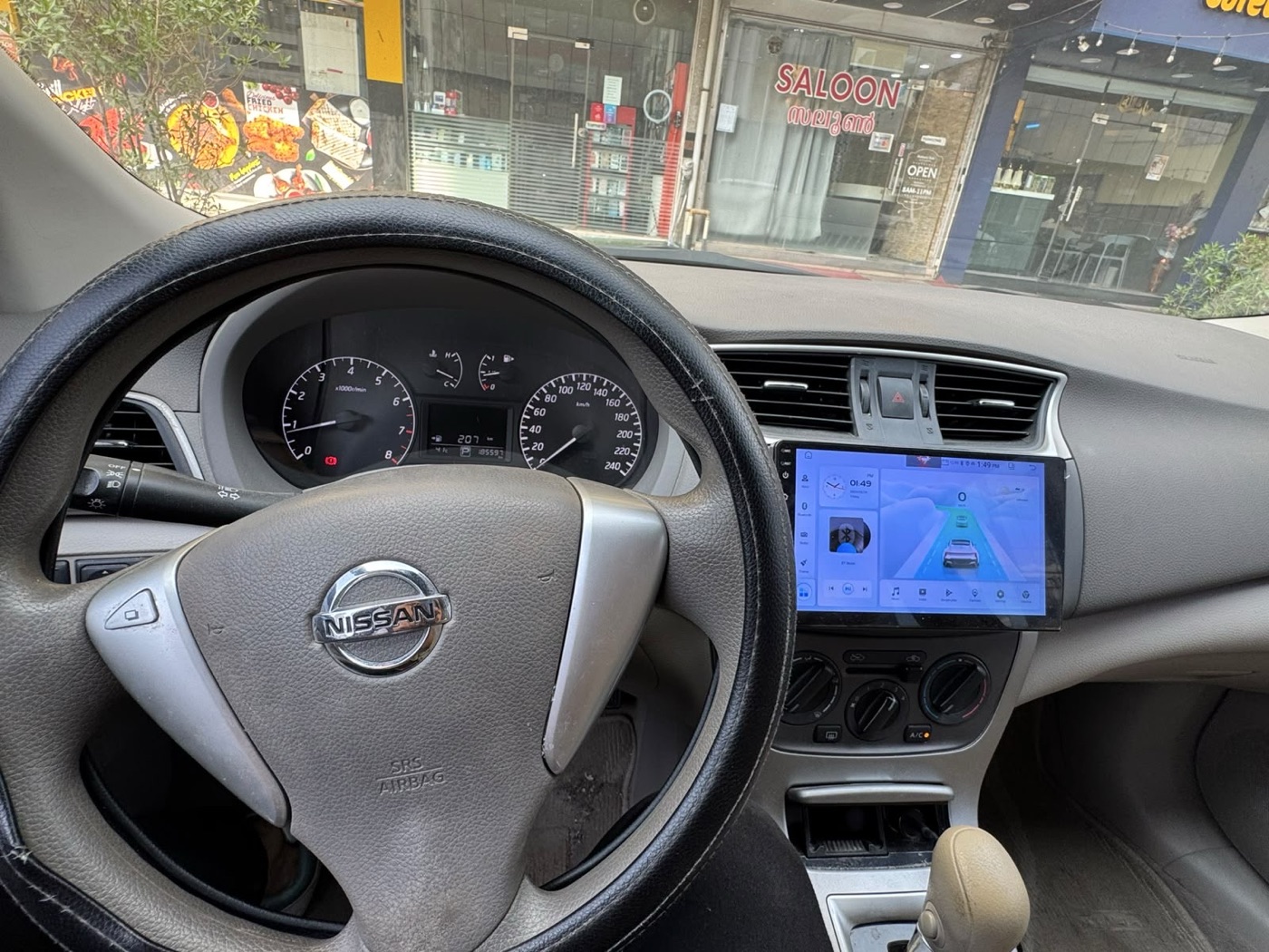 Nissan Tiida photo 5
