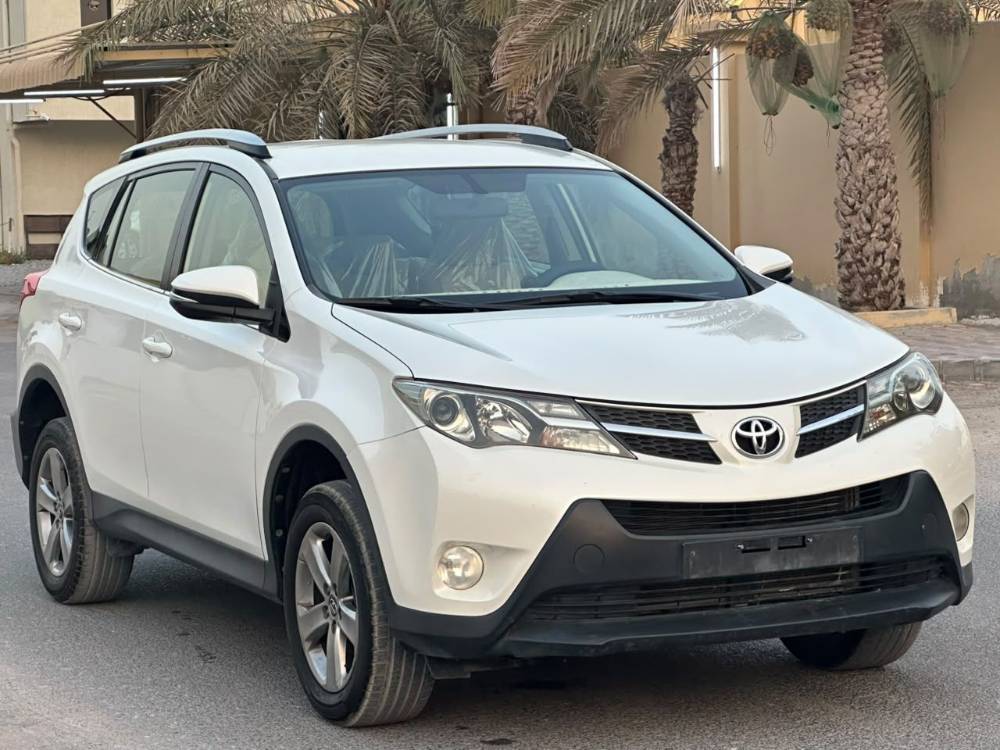 Toyota RAV4 تويوتا راف فور EX.R موديل 2015 خليجي فورويل 4x4 ماشي 289000 كيلو 
ابيض من الداخل بيج مخمل 
المواصفات : مثبت سرعة تحكم بالسكان شاشة كاميرا خلفية حساسات خلفية 
الموتر نظيف بحالة ممتازة مسرفس بالكامل  مطلوب 36000 وقابل للتفاوض 
0558591305 2015