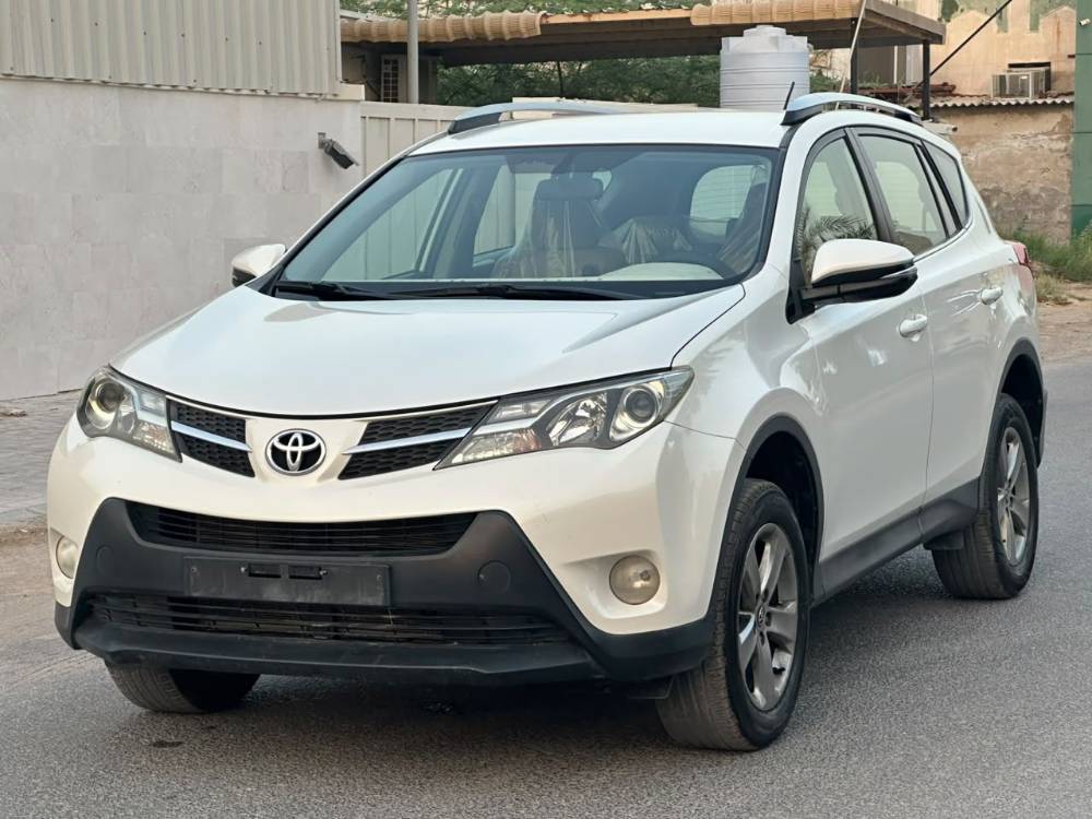 Toyota RAV4 تويوتا راف فور EX.R موديل 2015 خليجي فورويل 4x4 ماشي 289000 كيلو 
ابيض من الداخل بيج مخمل 
المواصفات : مثبت سرعة تحكم بالسكان شاشة كاميرا خلفية حساسات خلفية 
الموتر نظيف بحالة ممتازة مسرفس بالكامل  مطلوب 36000 وقابل للتفاوض 
0558591305 2015 photo 2