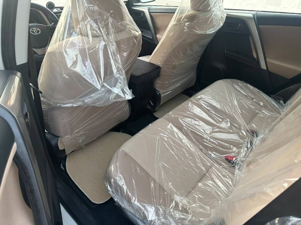 Toyota RAV4 تويوتا راف فور EX.R موديل 2015 خليجي فورويل 4x4 ماشي 289000 كيلو 
ابيض من الداخل بيج مخمل 
المواصفات : مثبت سرعة تحكم بالسكان شاشة كاميرا خلفية حساسات خلفية 
الموتر نظيف بحالة ممتازة مسرفس بالكامل  مطلوب 36000 وقابل للتفاوض 
0558591305 2015 photo 6