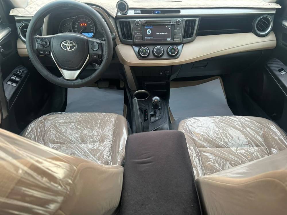 Toyota RAV4 تويوتا راف فور EX.R موديل 2015 خليجي فورويل 4x4 ماشي 289000 كيلو 
ابيض من الداخل بيج مخمل 
المواصفات : مثبت سرعة تحكم بالسكان شاشة كاميرا خلفية حساسات خلفية 
الموتر نظيف بحالة ممتازة مسرفس بالكامل  مطلوب 36000 وقابل للتفاوض 
0558591305 2015 photo 7