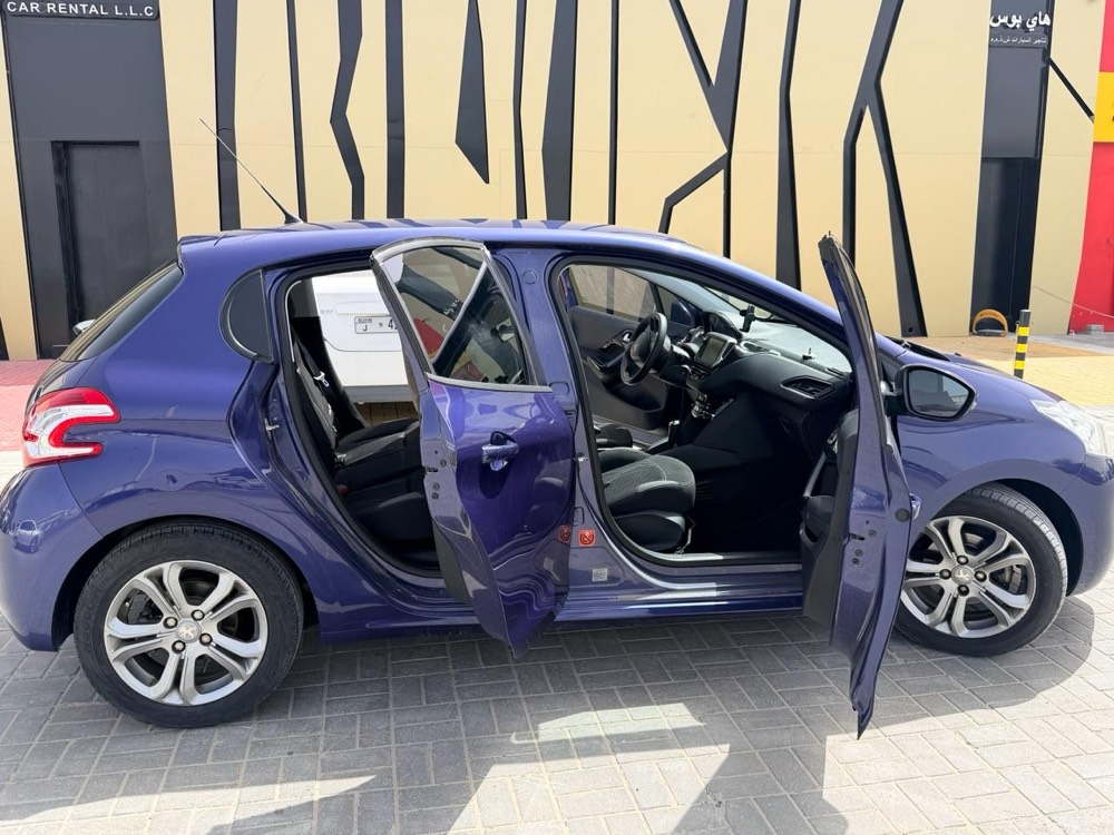 Peugeot 208 2015 photo 5