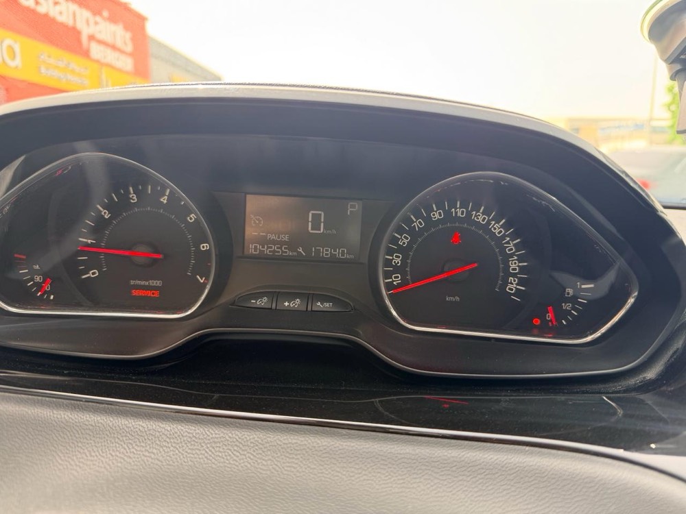 Peugeot 208 2015 photo 6