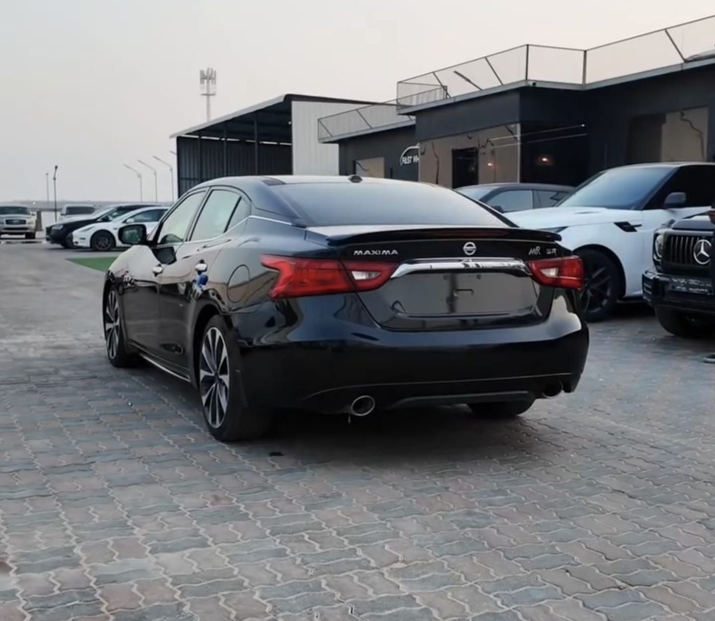 Nissan Maxima photo 2