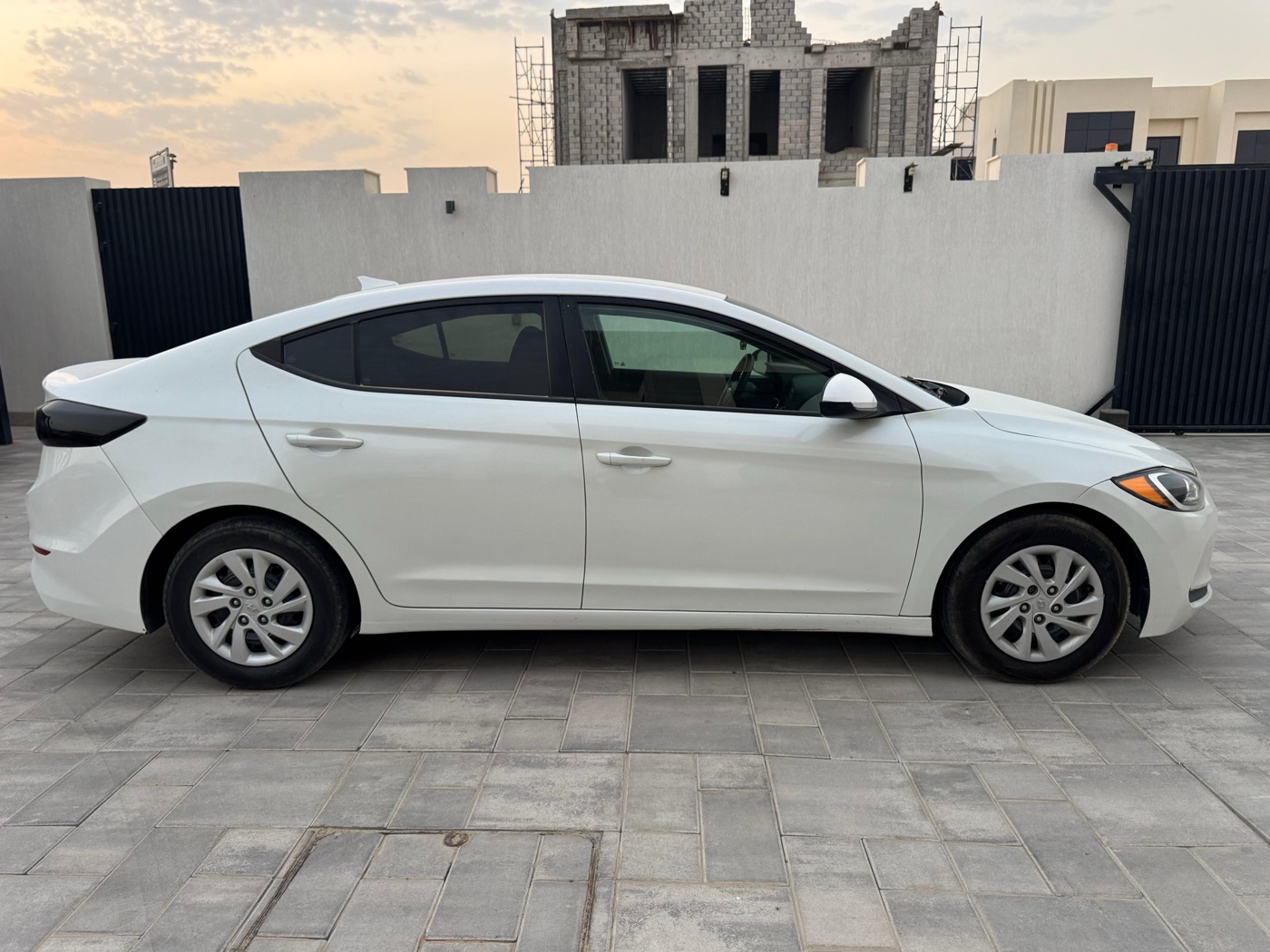Hyundai Elantra photo 4