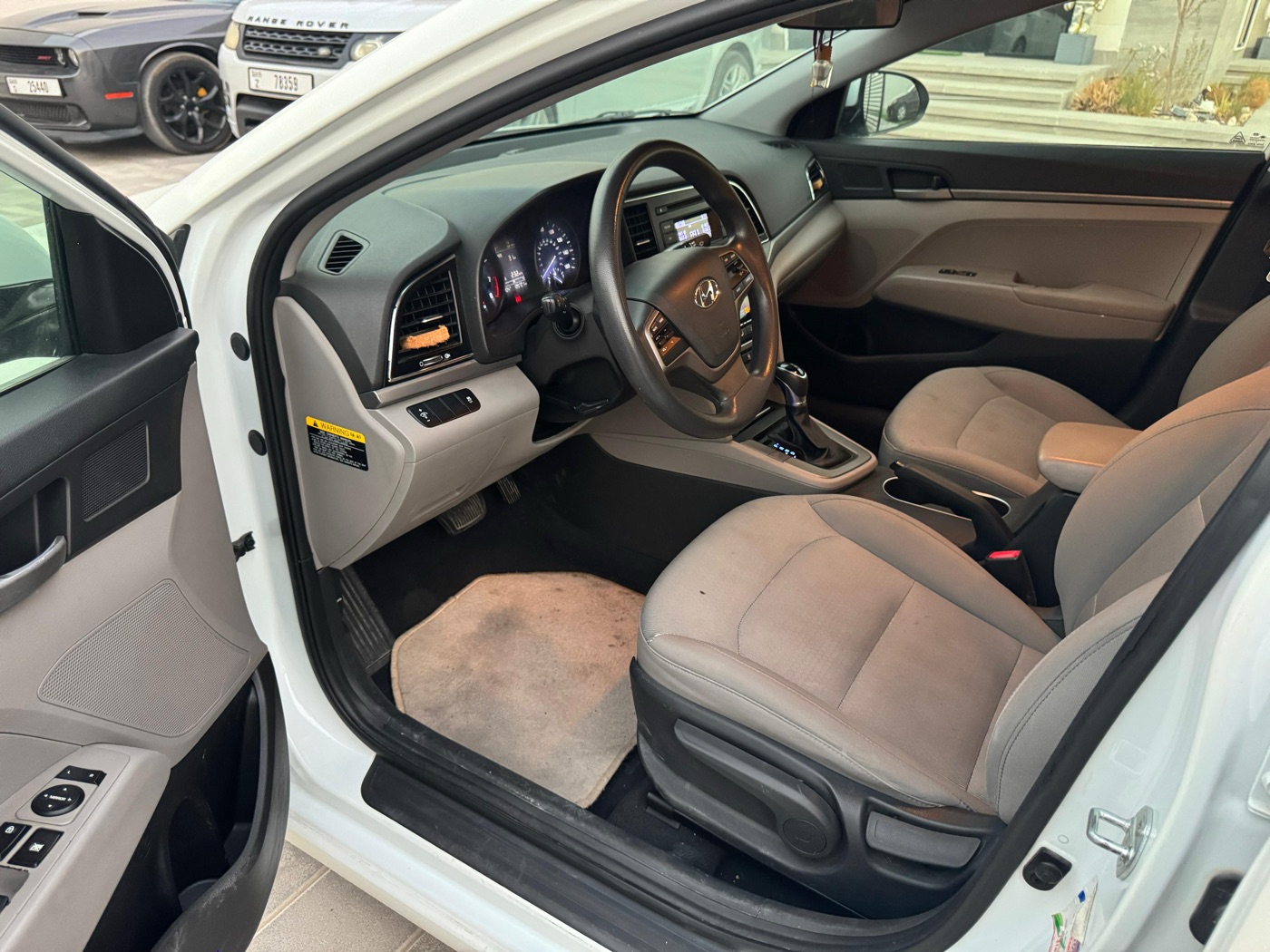 Hyundai Elantra photo 5