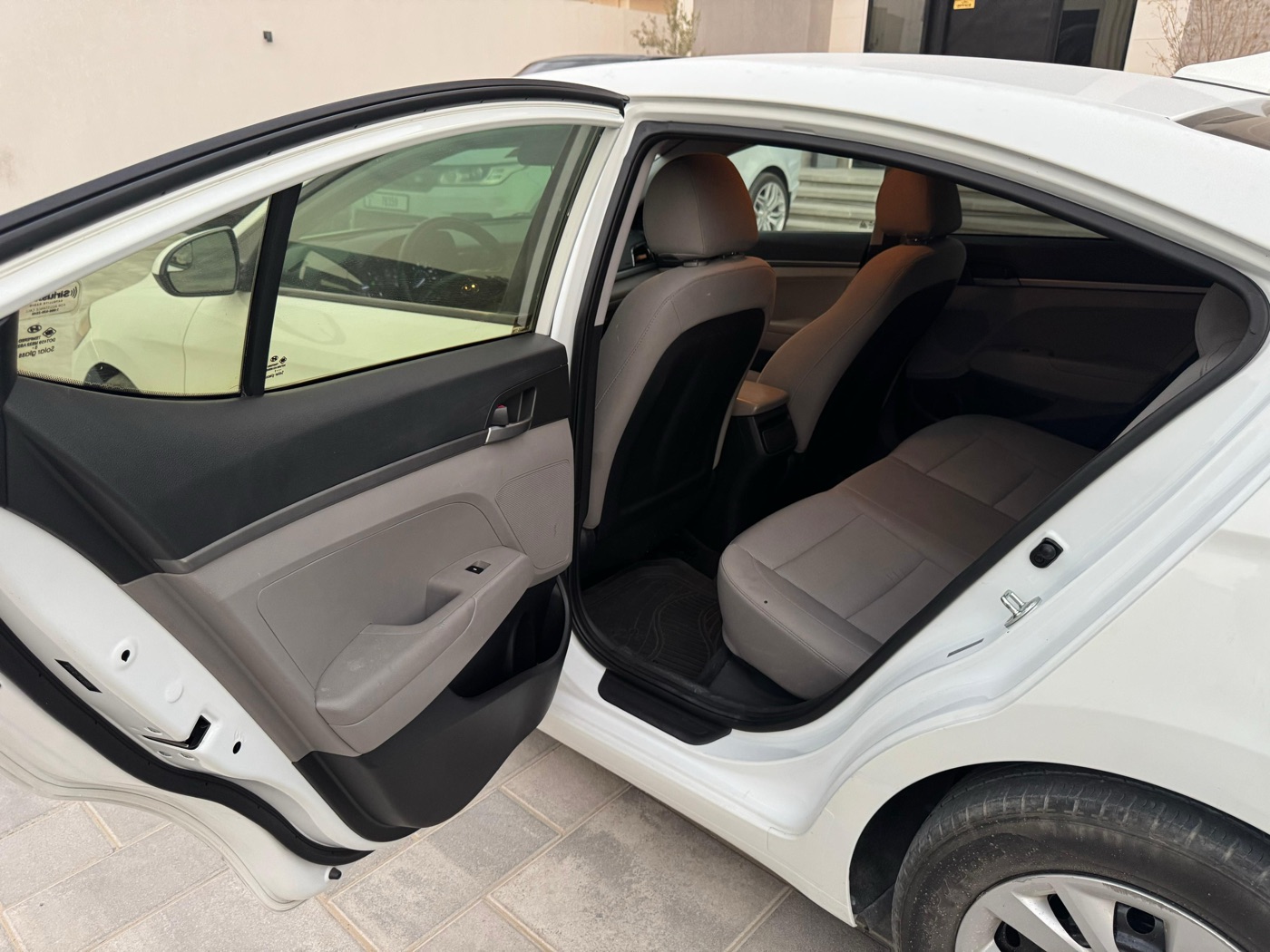 Hyundai Elantra photo 6