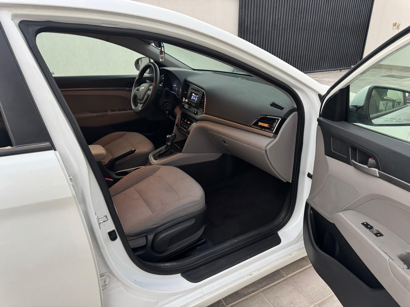 Hyundai Elantra photo 7