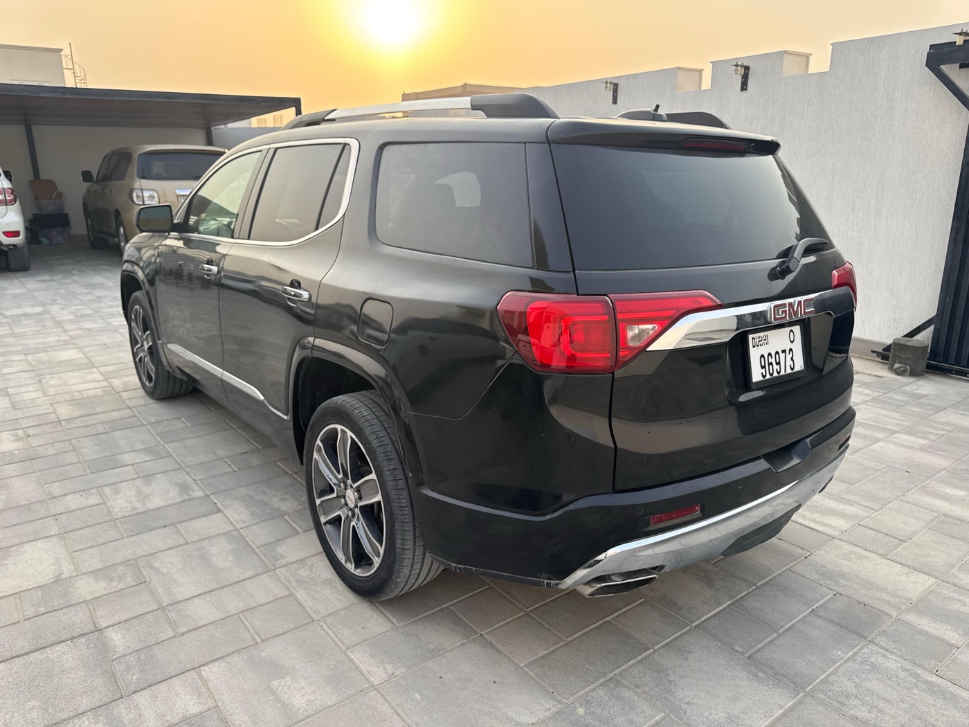 GMC Acadia photo 2