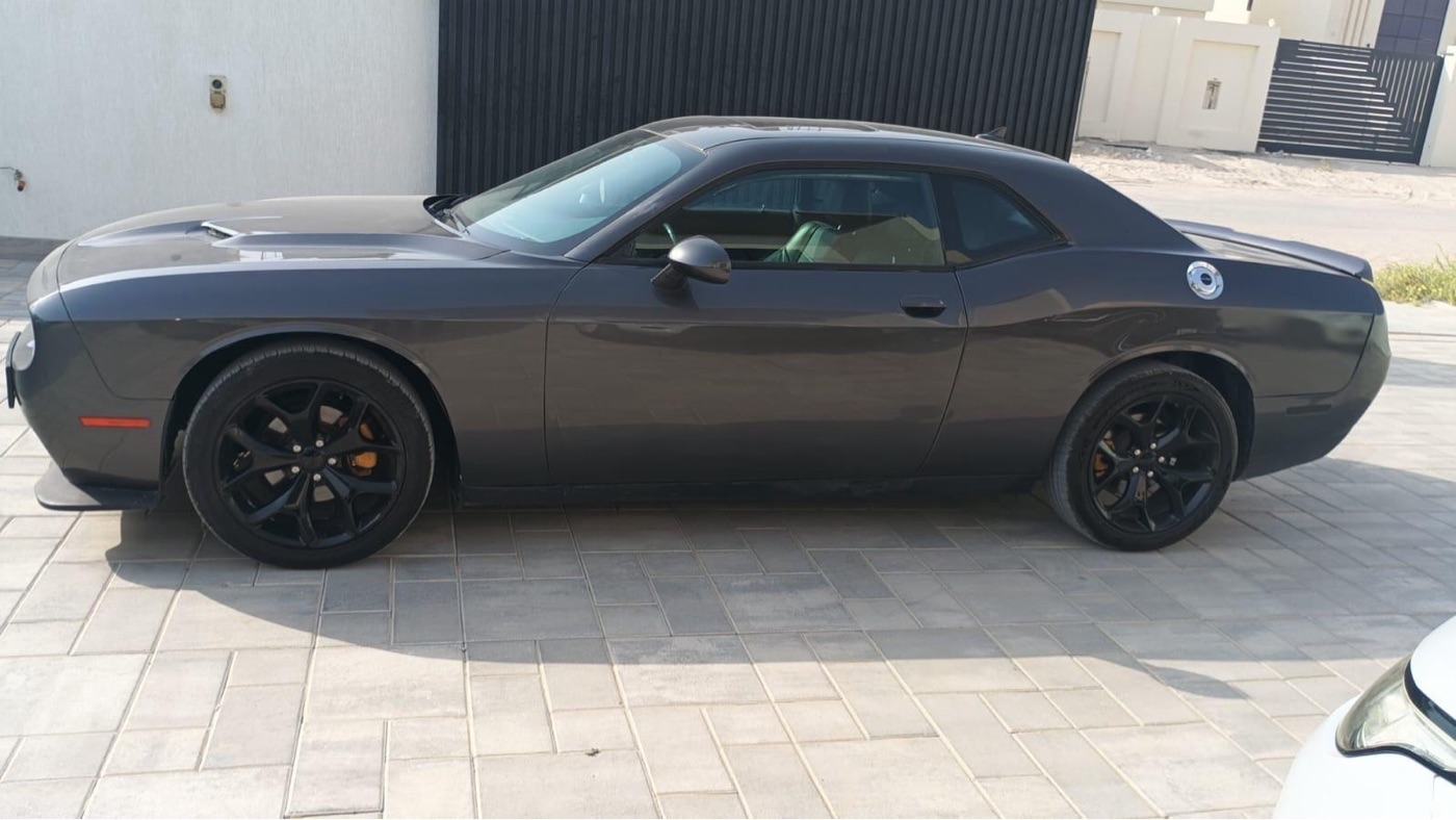 Dodge Challenger photo 2