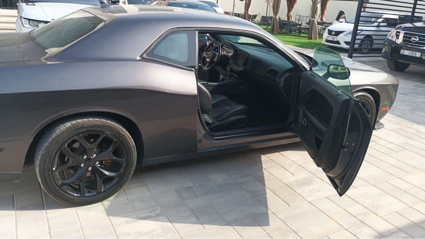 Dodge Challenger photo 9