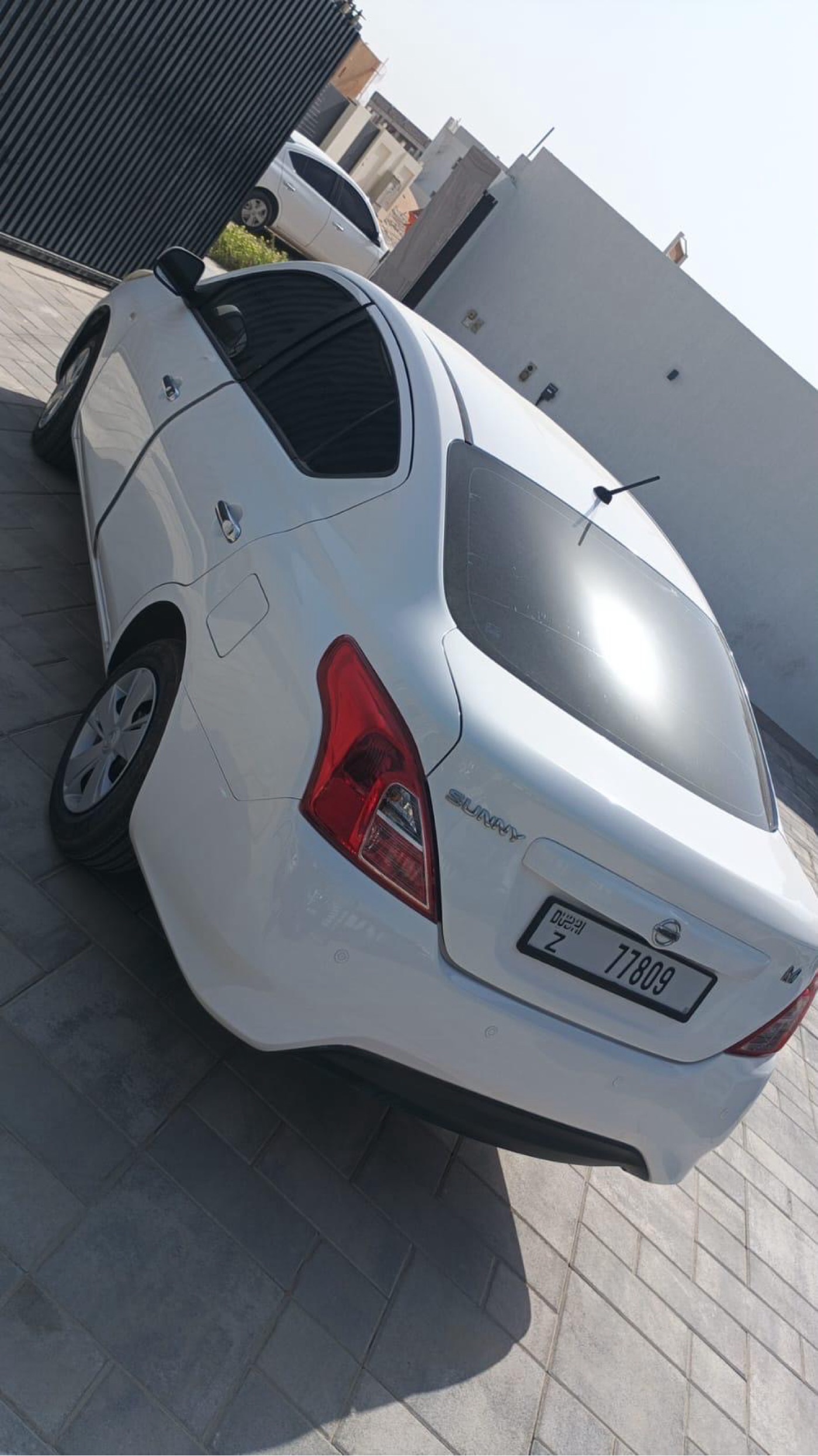 Nissan Sunny photo 2