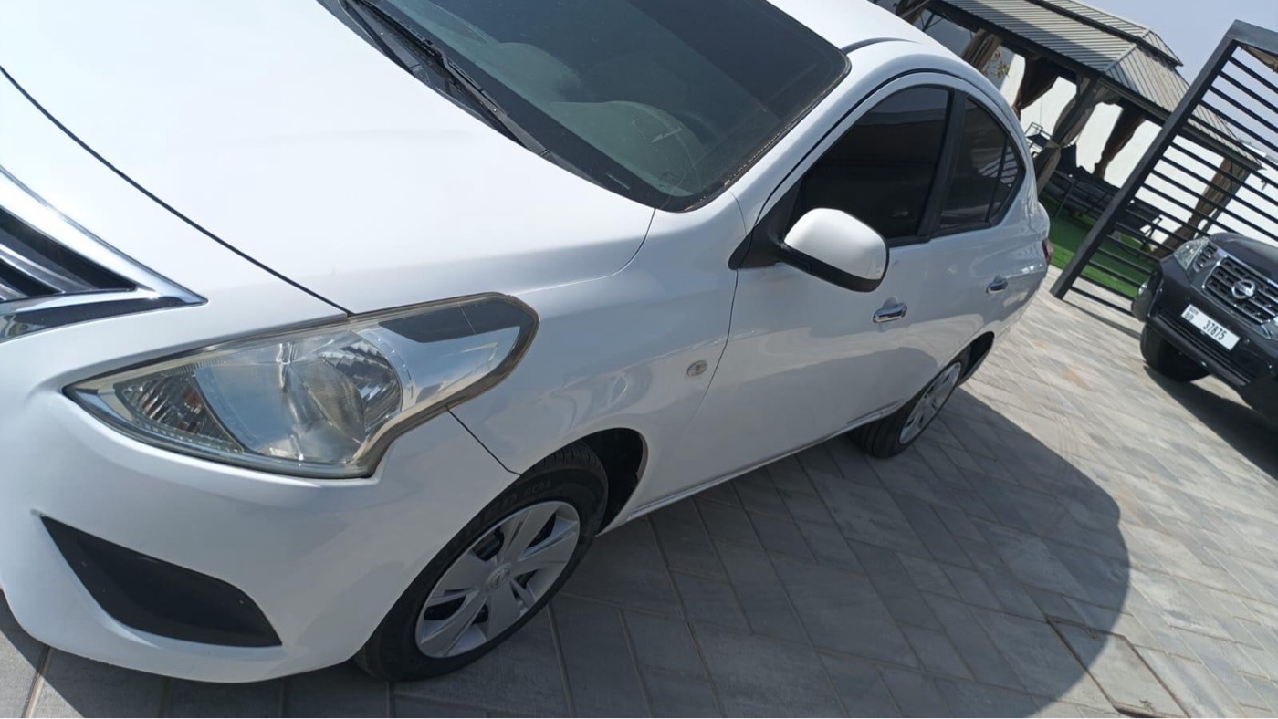 Nissan Sunny photo 4