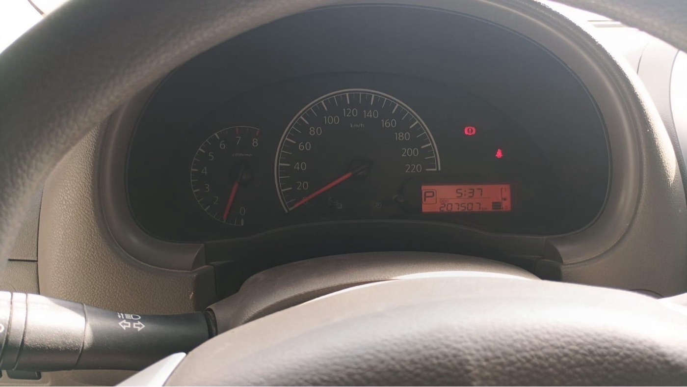 Nissan Sunny photo 5