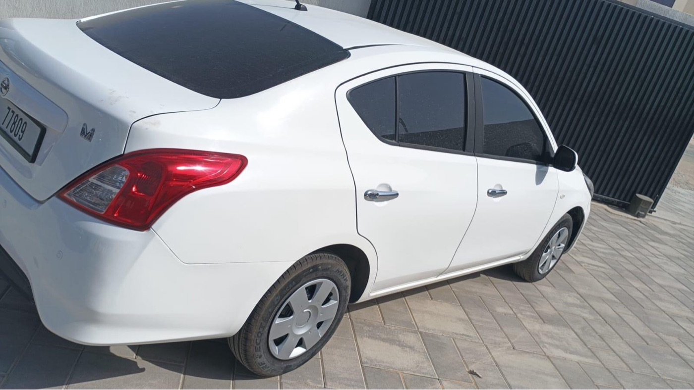 Nissan Sunny photo 6