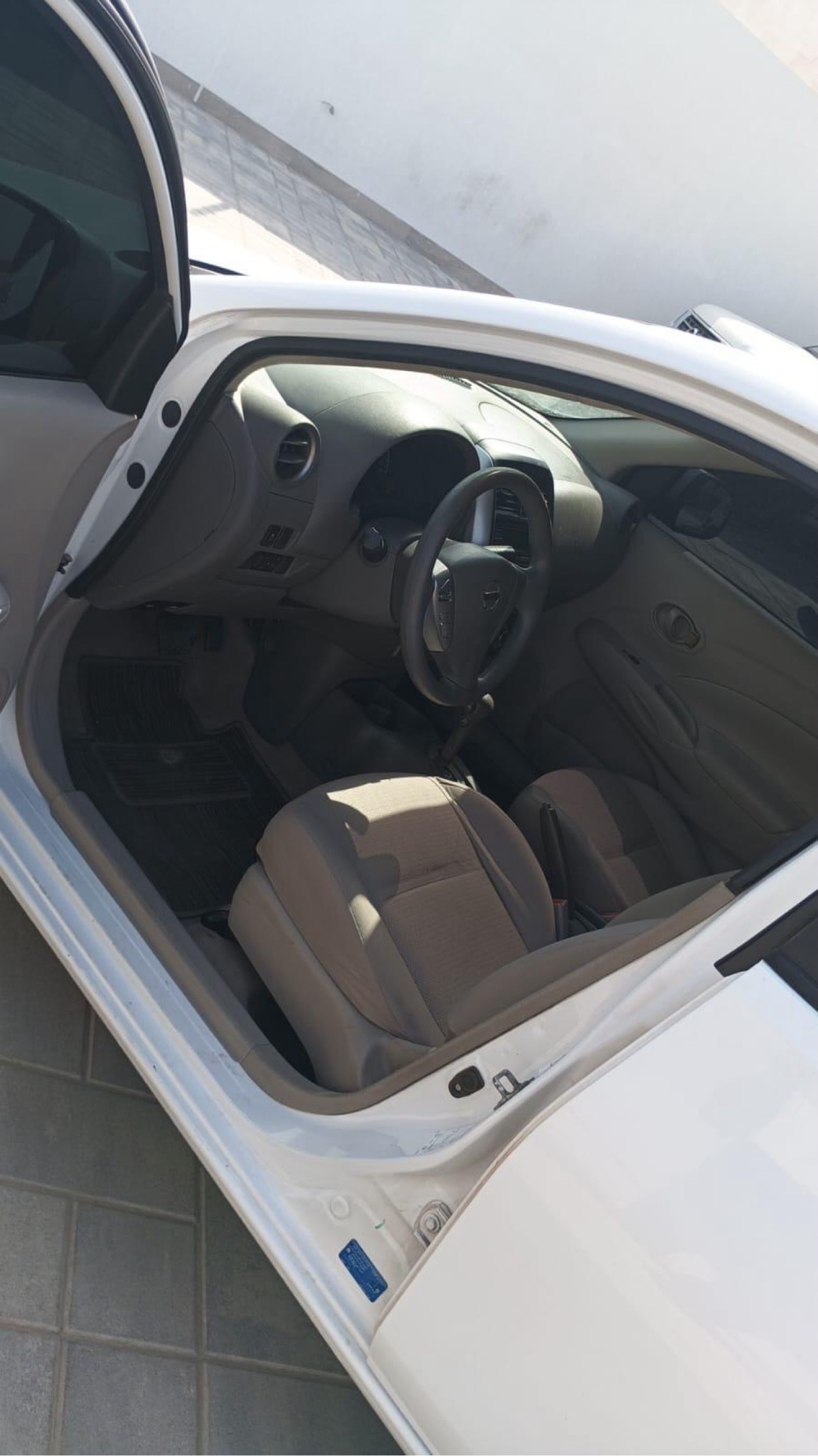 Nissan Sunny photo 7