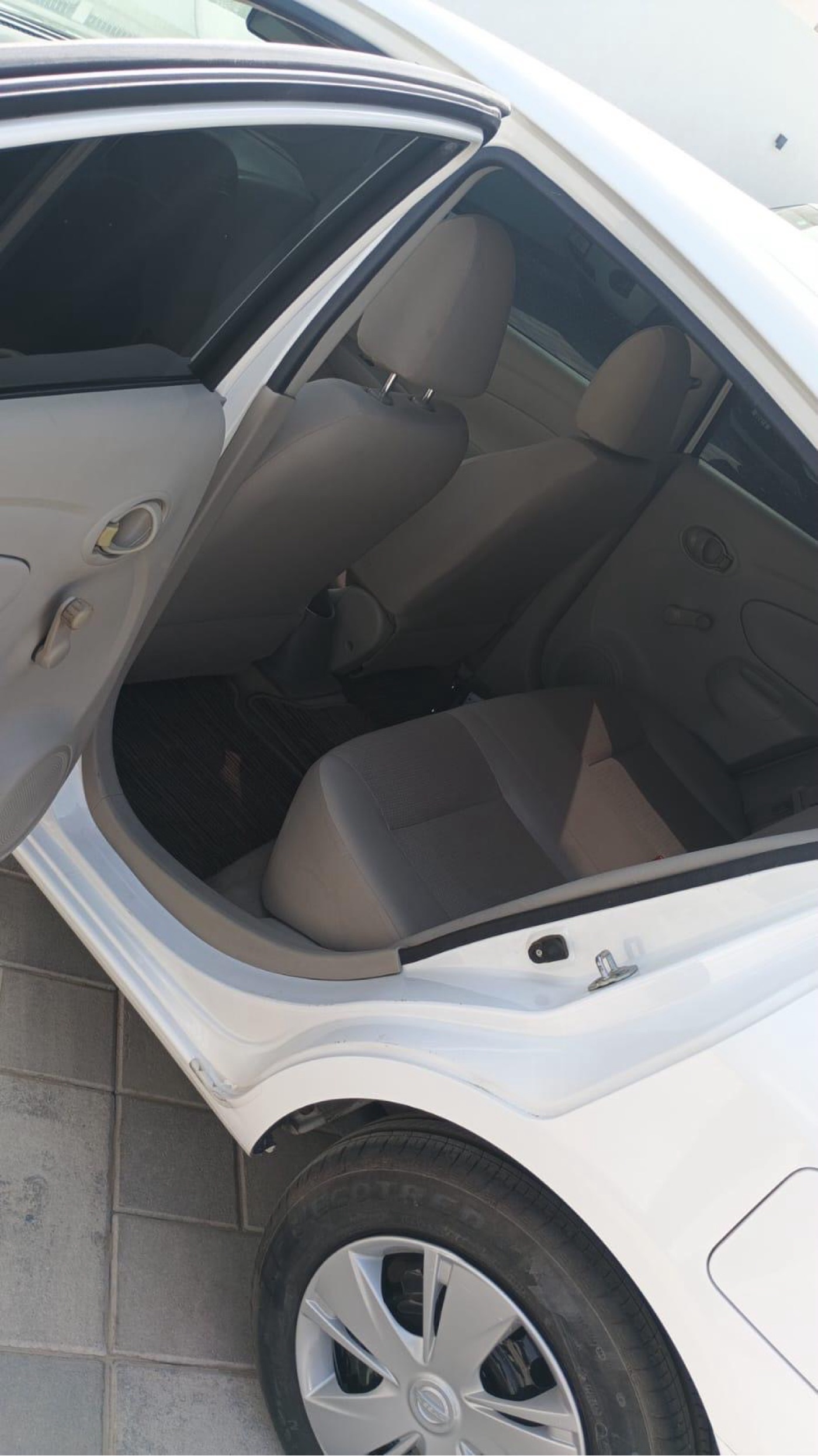 Nissan Sunny photo 8