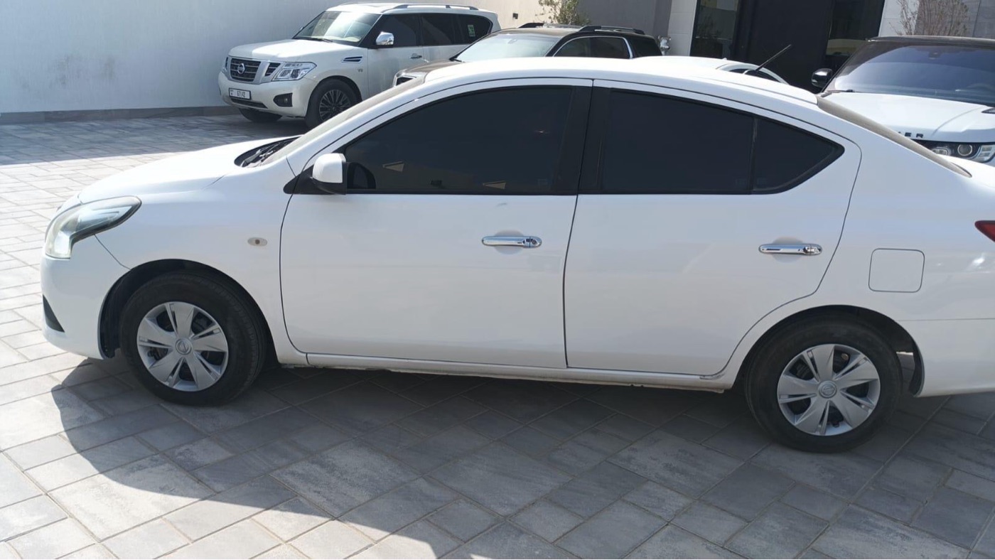 Nissan Sunny photo 9