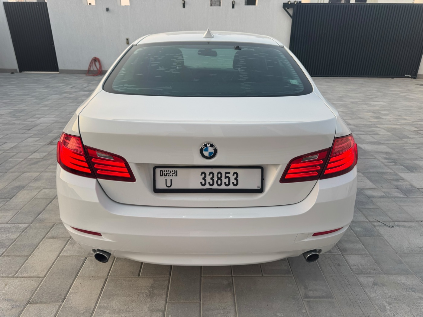 BMW 5 Series photo 2