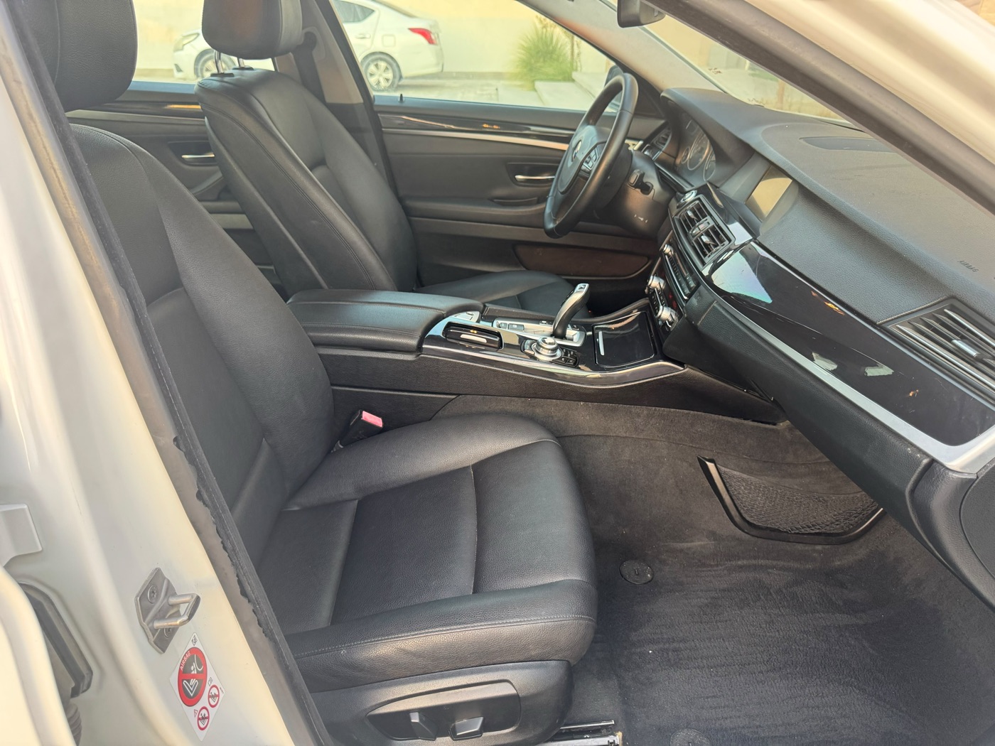 BMW 5 Series photo 5