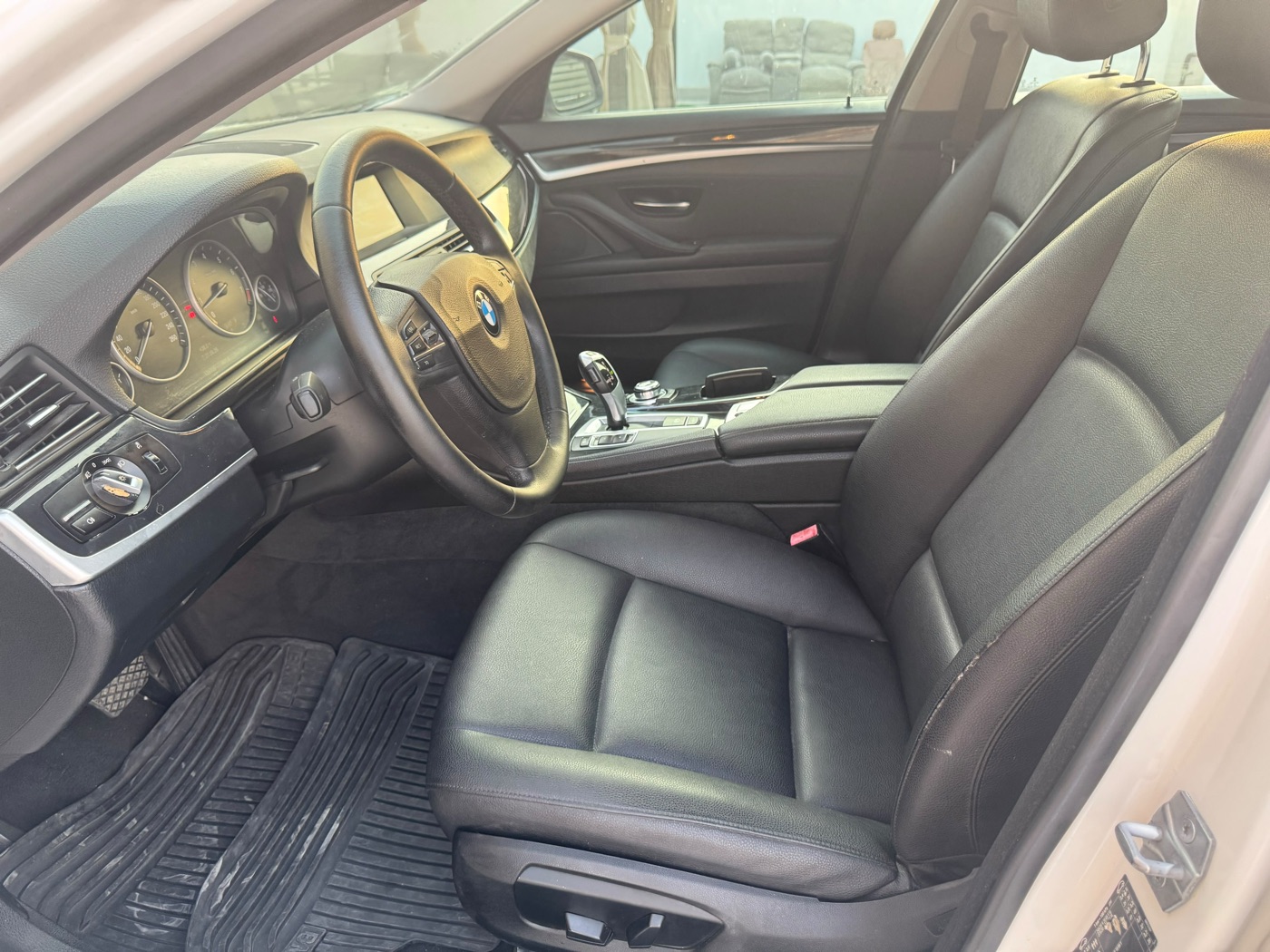 BMW 5 Series photo 6