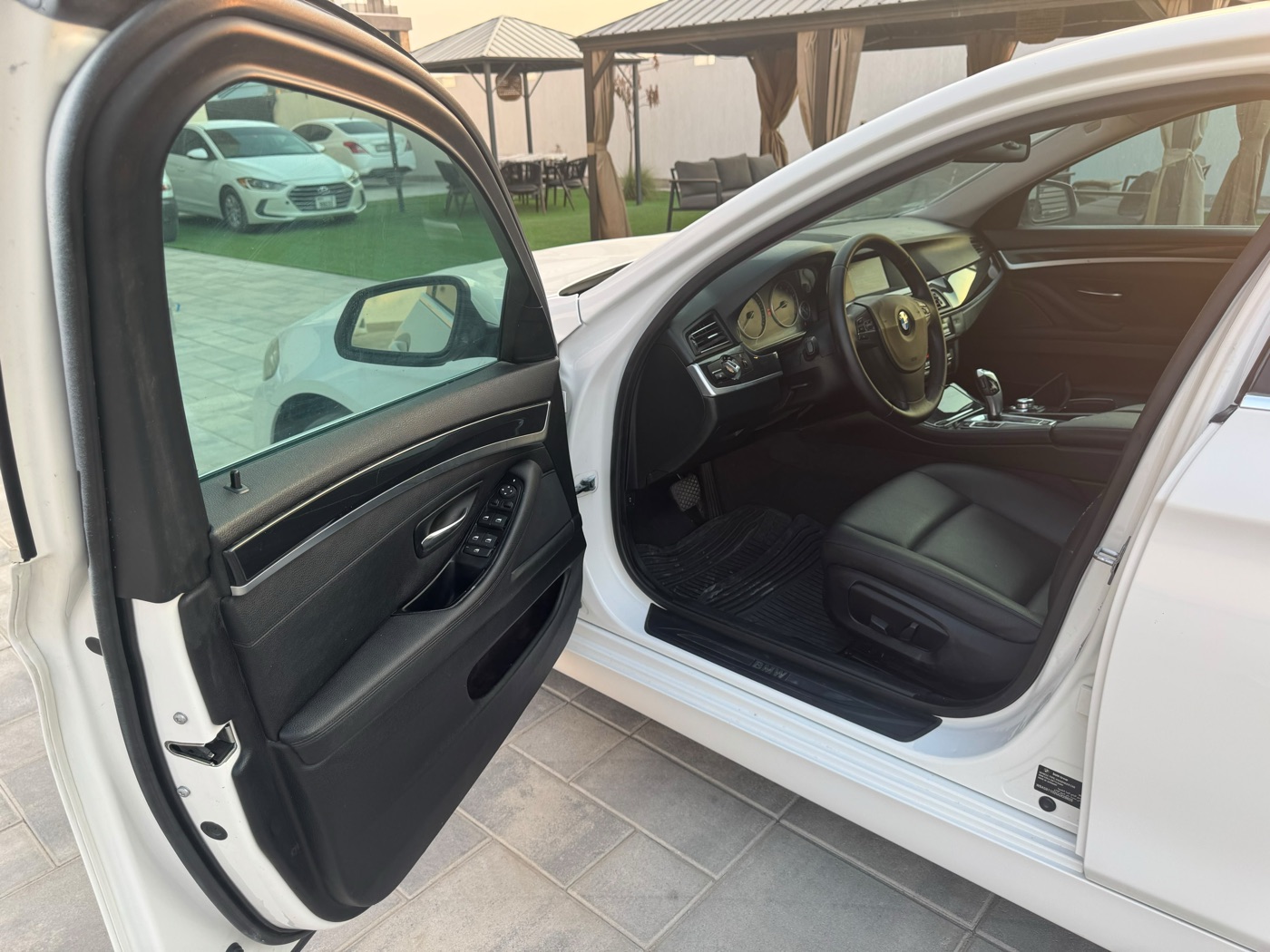 BMW 5 Series photo 8