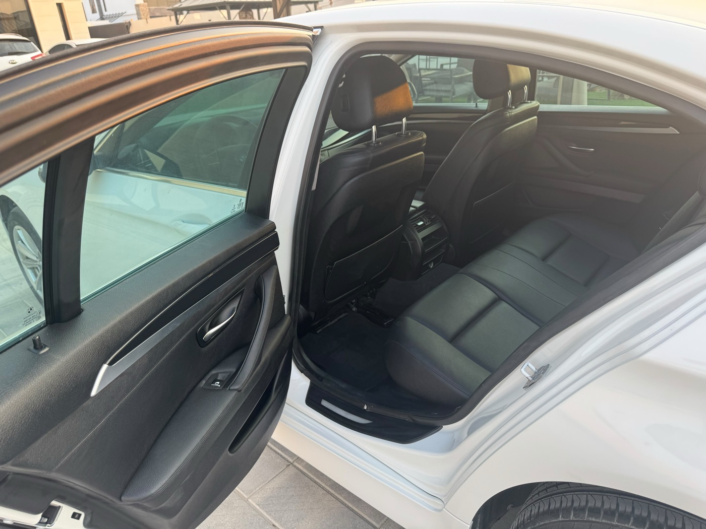 BMW 5 Series photo 9