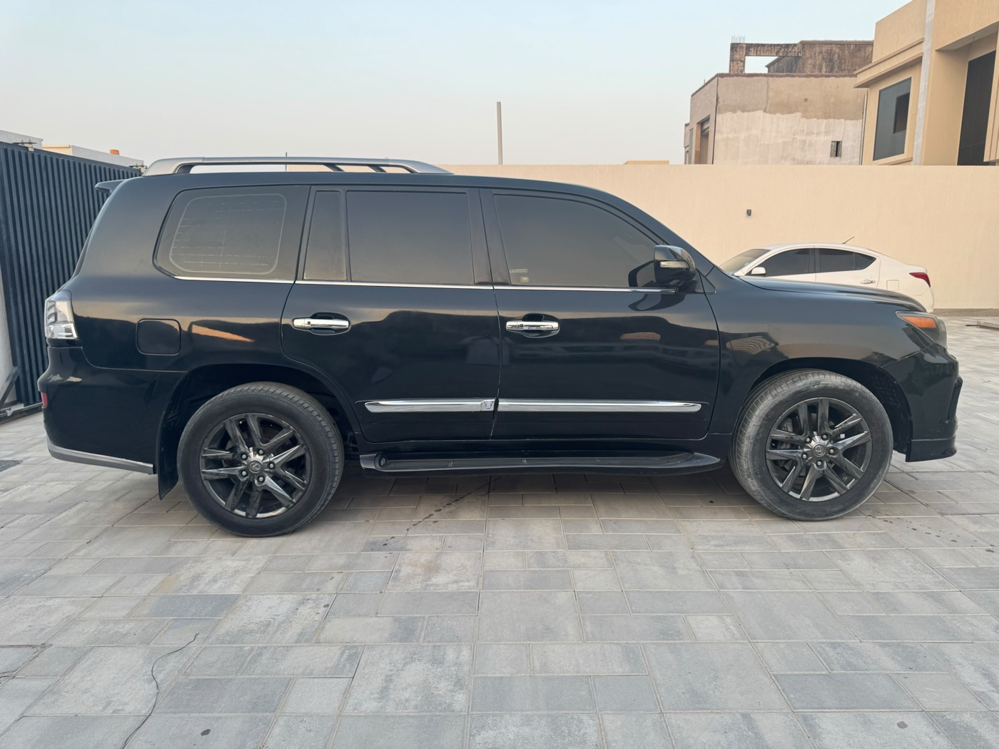 Lexus LX photo 3