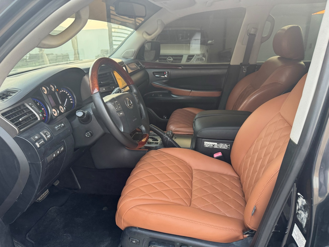 Lexus LX photo 5